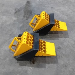 Paire de cales de roue 225/75 R16 avec support